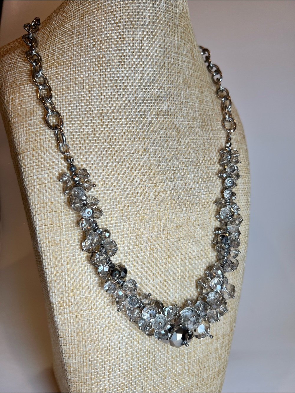 Simply Vera vera wang NWOT Silver chunky dense smokey crystal glass necklace - Picture 3 of 9